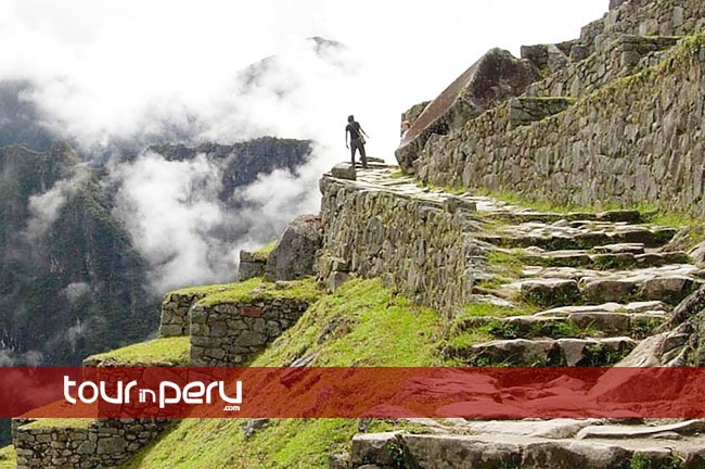 Short Inca Trail the fast way to explore the Ancient Inca´s road to Machu Picchu
