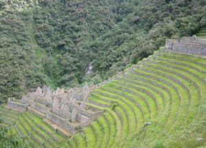 Discover Wiñayhuayna at the first day of the Short Inca Trail