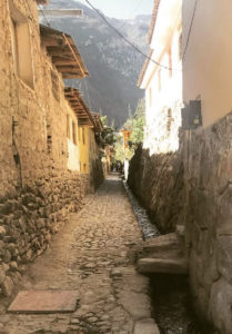 Ollantaytambo tours with typical villages and streets towards the Sacred Valley and Machu Picchu