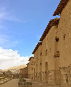 Visit Raqchi in the 1-day bus tour from Cusco to Puno